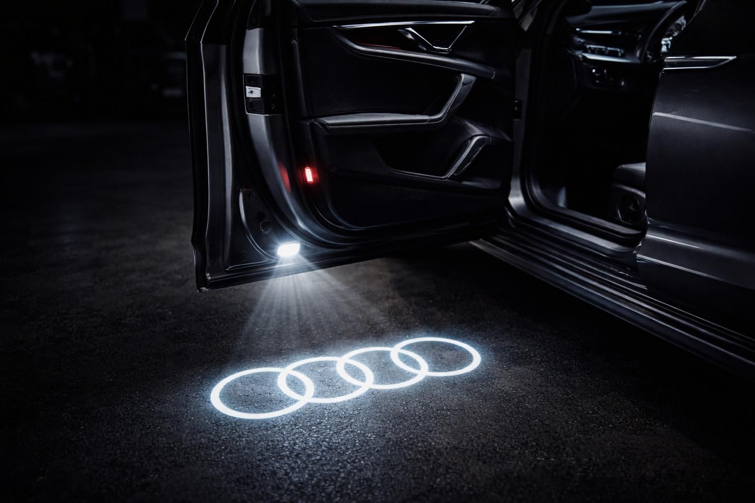 découvrez notre lumière led pour portières audi, un projecteur élégant affichant le logo audi pour illuminer et personnaliser l'ouverture de vos portières.